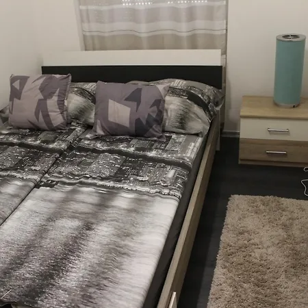 Zimmer Feri Vendeghaz Guest house *