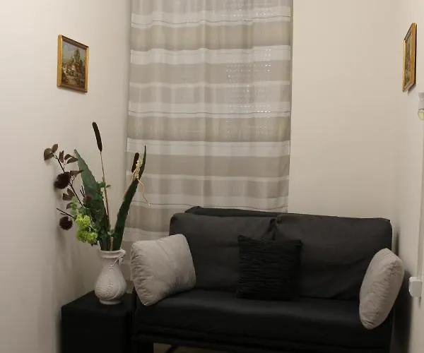 Zimmer Feri Vendeghaz 게스트하우스