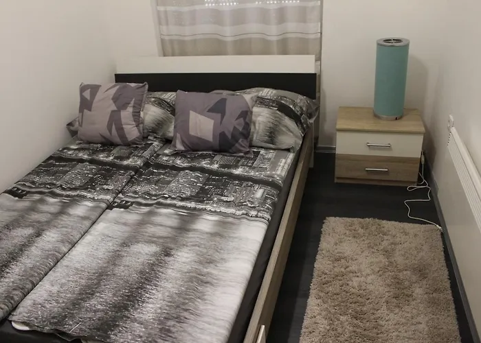 Zimmer Feri Vendeghaz 게스트하우스 *